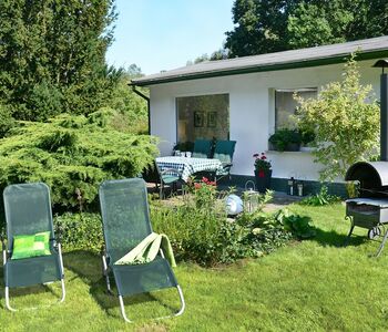 Garten Terrasse und Grill am Ferienhaus im Grünen nahe dem Schwielowsee