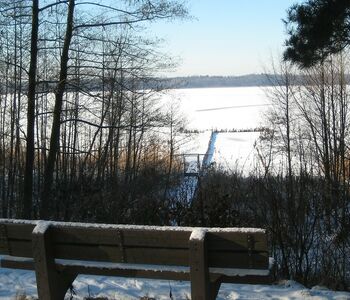 Steg im Winter. 300 Meter entfernt