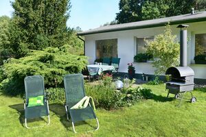 Garten Terrasse und Grill am Ferienhaus im Grünen nahe dem Schwielowsee Garten Terrasse und Grill am Ferienhaus im Grünen nahe dem Schwielowsee